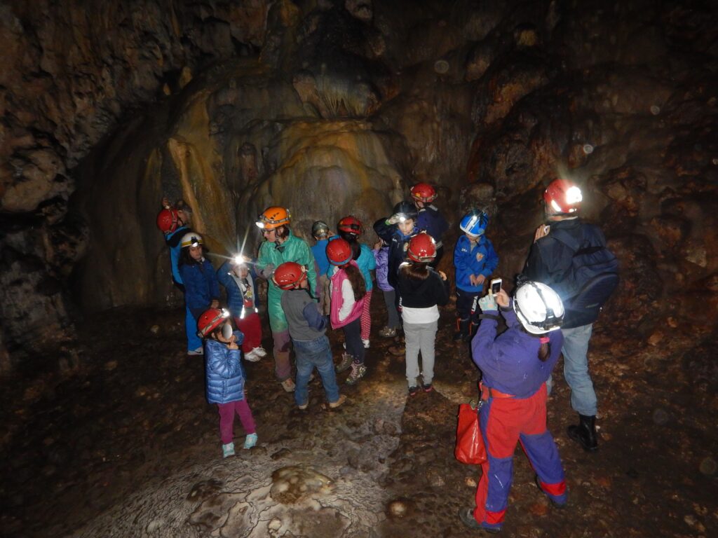 Bambini in Grotta